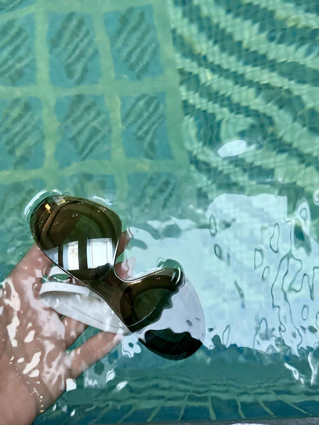 天冷怎么游泳啊