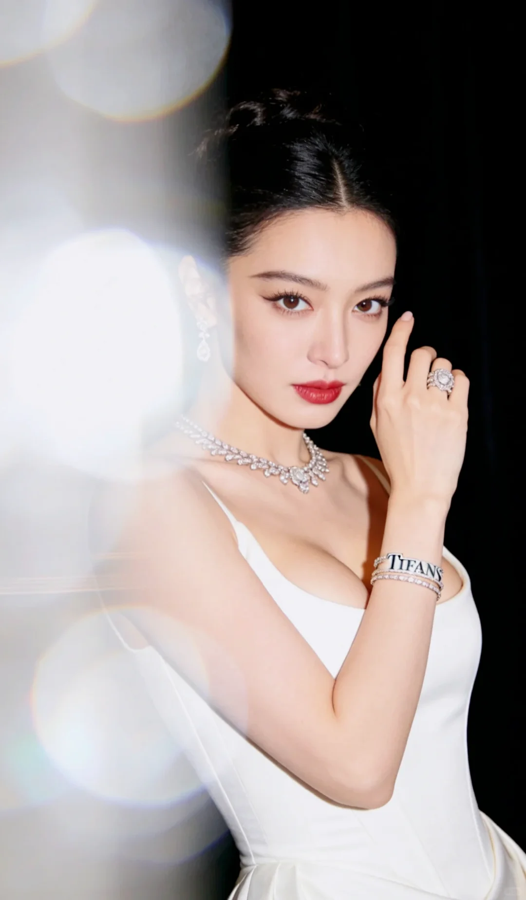 这一刻，属于珠宝的优雅时刻👑