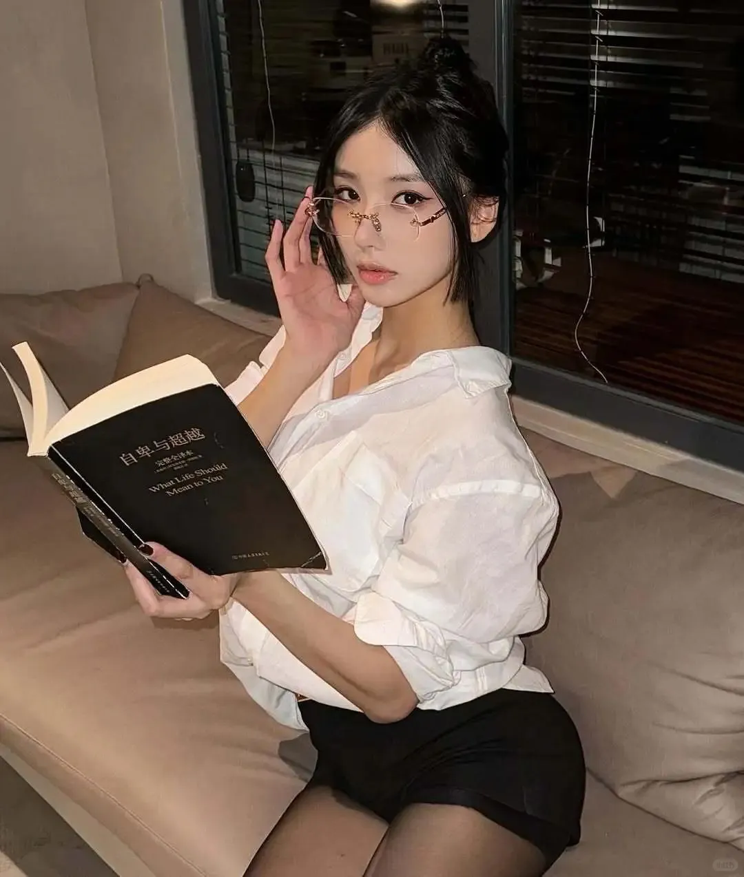 凹凸有致，曲线优美