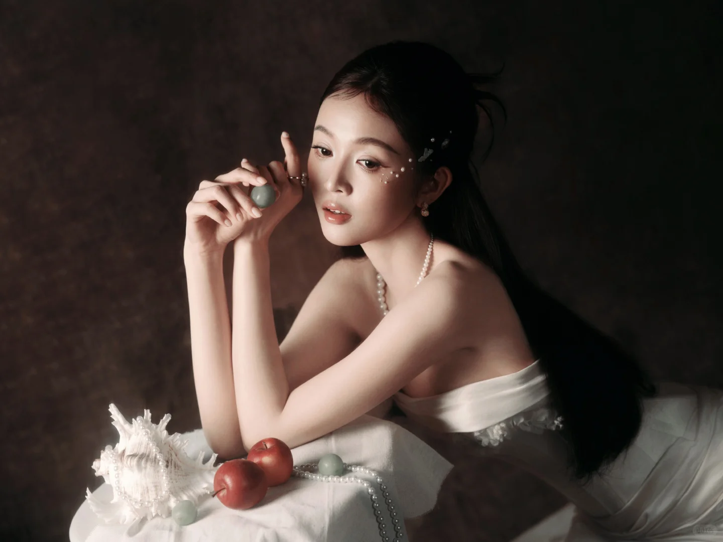 吴宣仪尖叫之夜珍珠抹胸白裙✨纯欲白月光