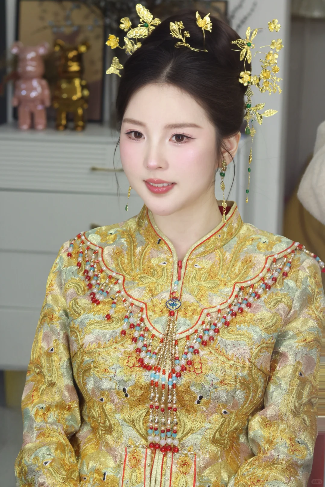 解锁方圆脸最优解：龙凤褂+高盘发+减龄妆