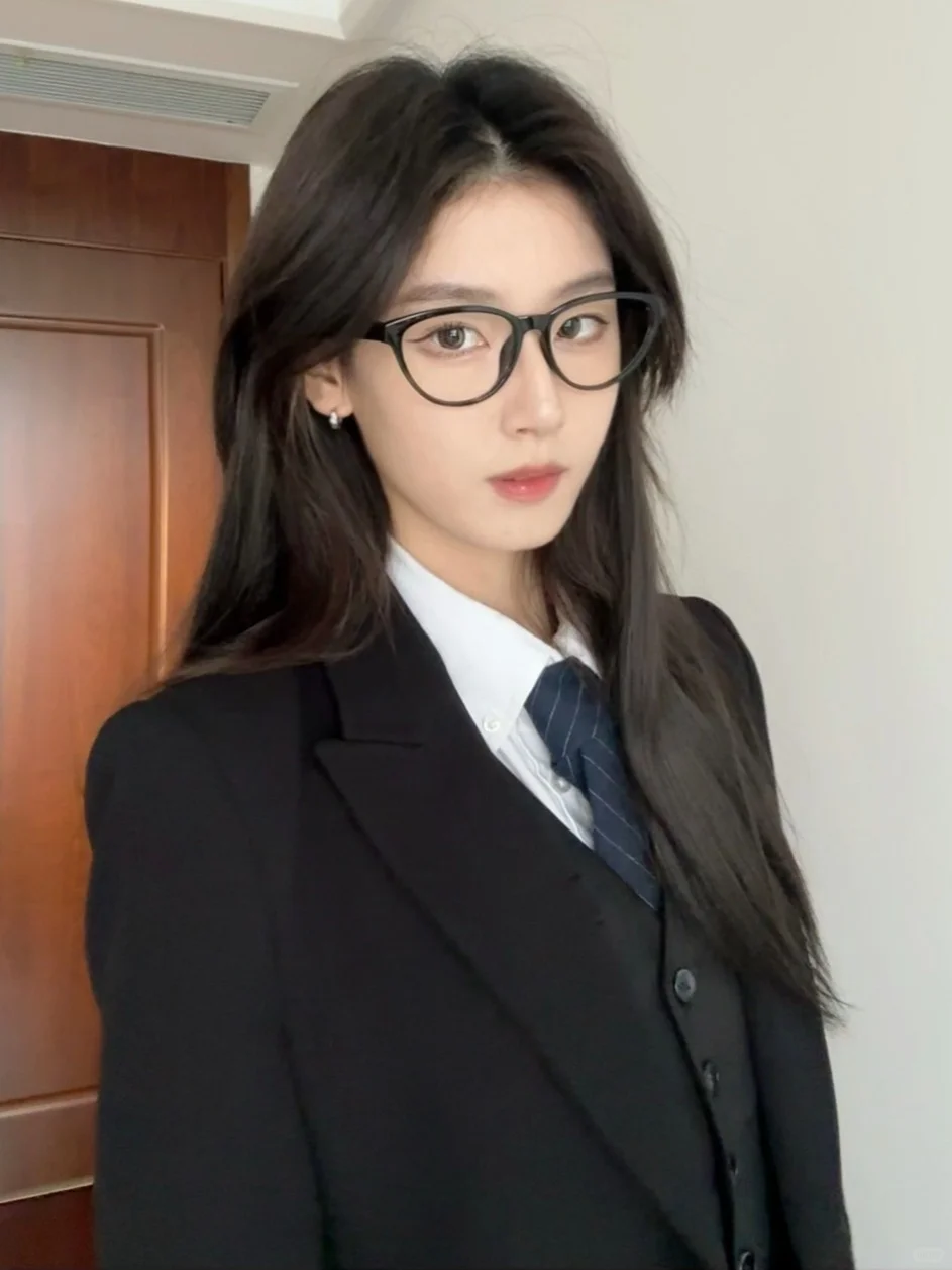 谁懂黑框眼镜的杀伤力