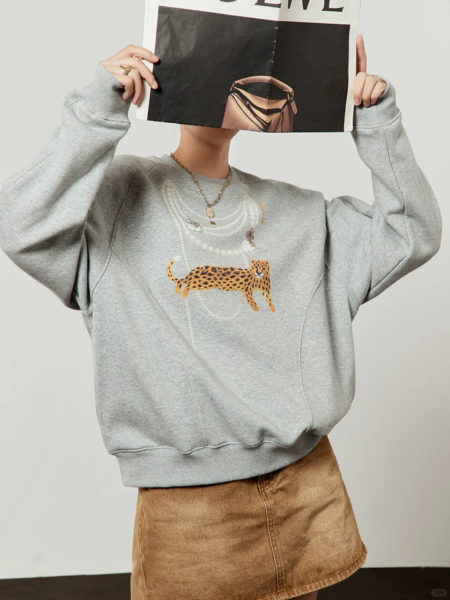 秋季穿搭 | 豹纹卫衣配牛仔裙显瘦减龄🤩