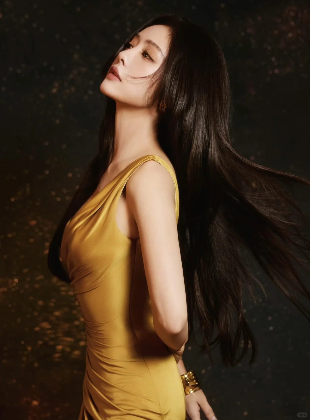 蔡文静一眼就惊艳的金色礼服照🔥