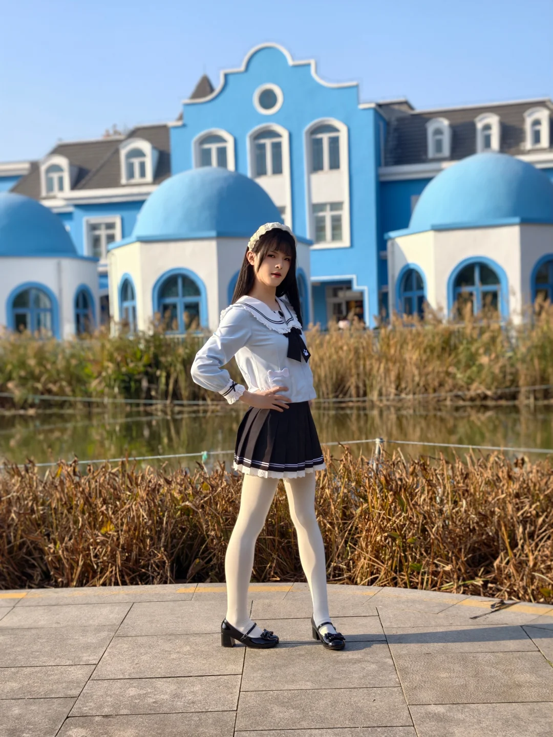 小男孩的秋日水手服写真