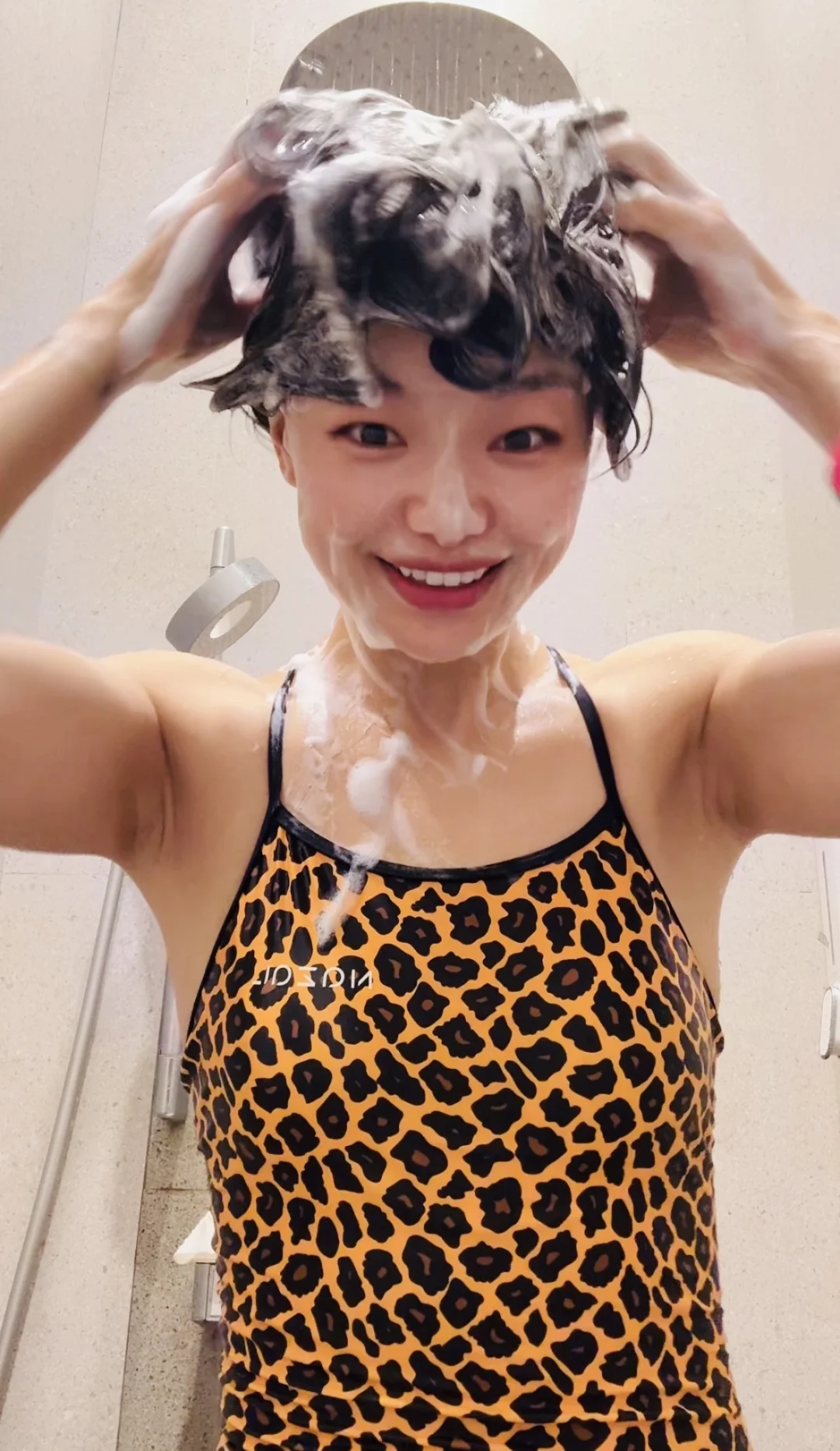 游泳久了特别喜欢自己的背！