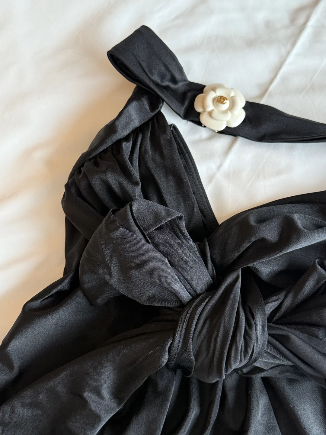 就应该多买泳衣呀🖤🤍🩷💙💜🧡💚