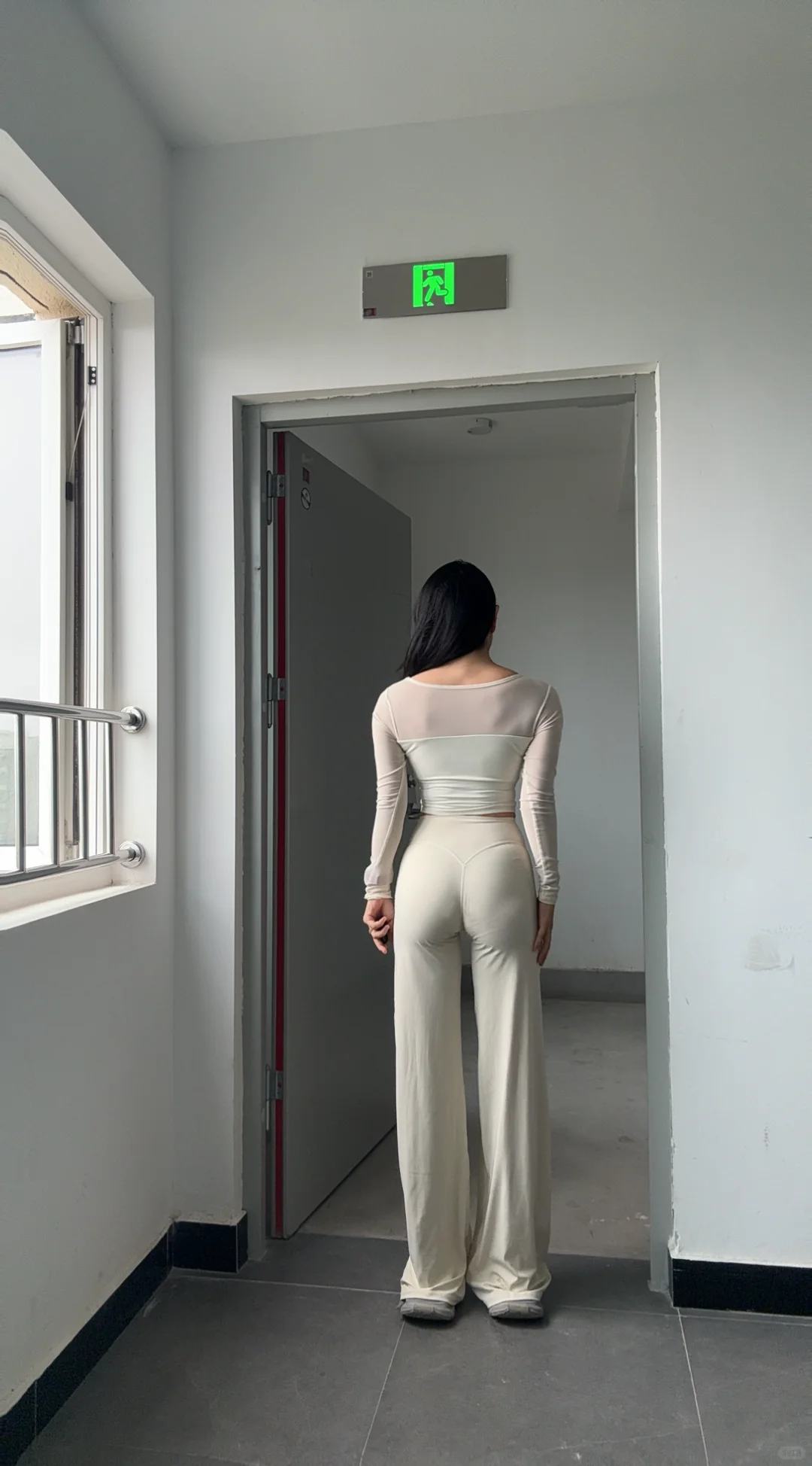 健身穿搭、白色瑜伽裤yyds～