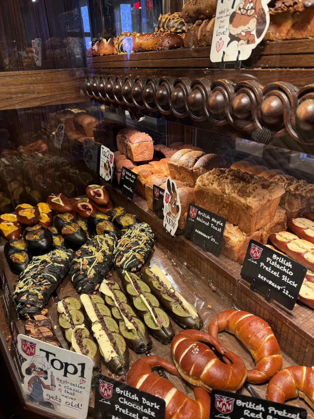 暖光，落叶，甜品🍮和鲜花