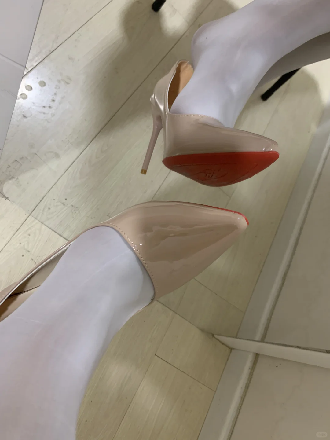 白丝配高跟鞋绝了