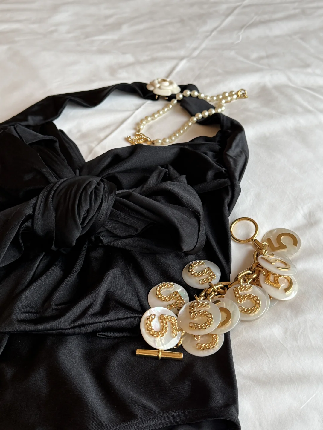 就应该多买泳衣呀🖤🤍🩷💙💜🧡💚