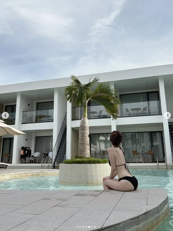 韩版《完蛋美女》演员mj晒泳装