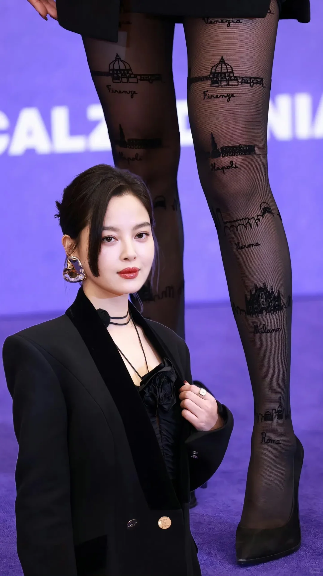 辛芷蕾的丝袜代言是？