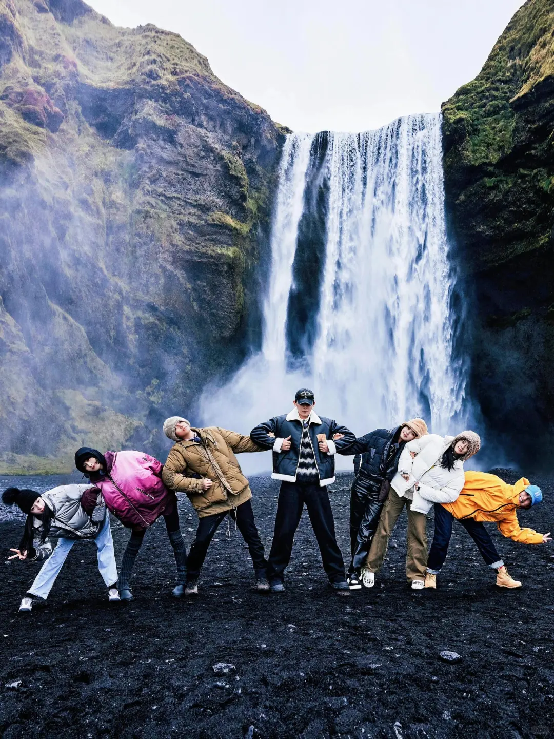 赵昭仪向花少团喊话：下次一起全员古装出街