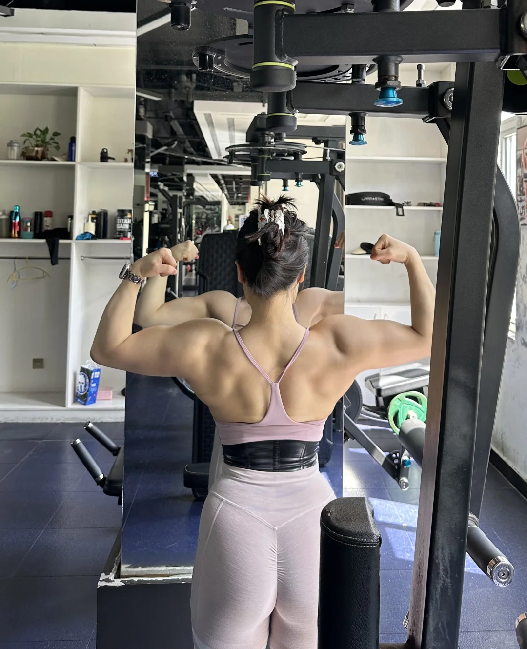 我真的很喜欢我的肌肉形态