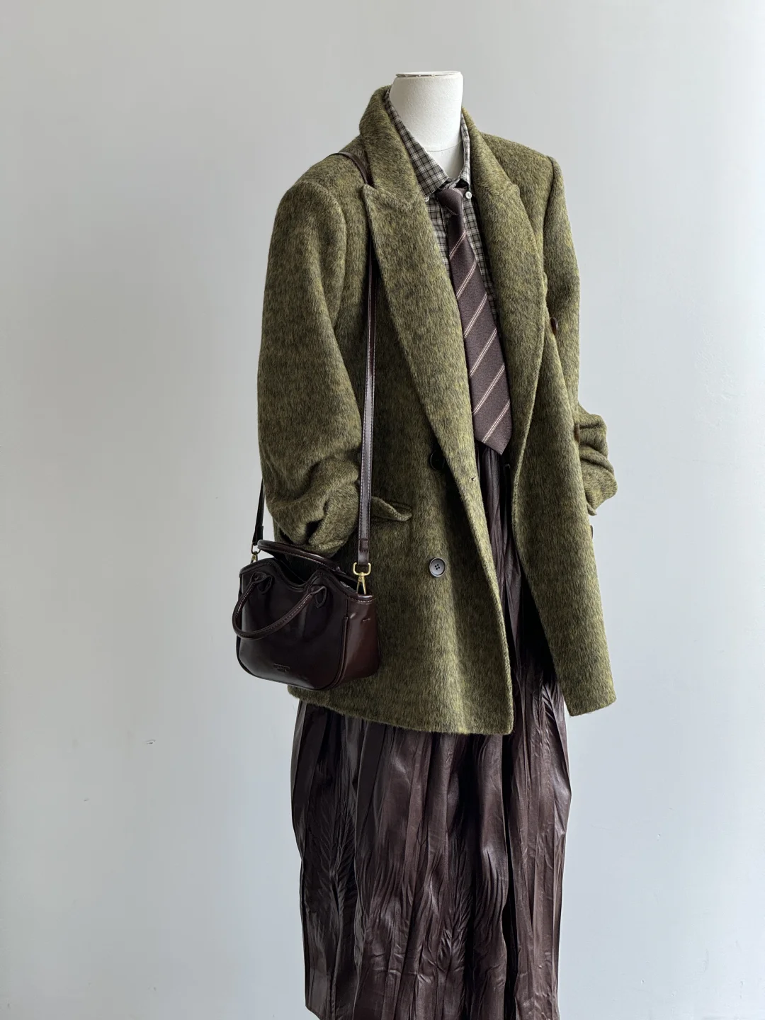 复古棕绿色系穿搭🌴油画绿西装好好看啊