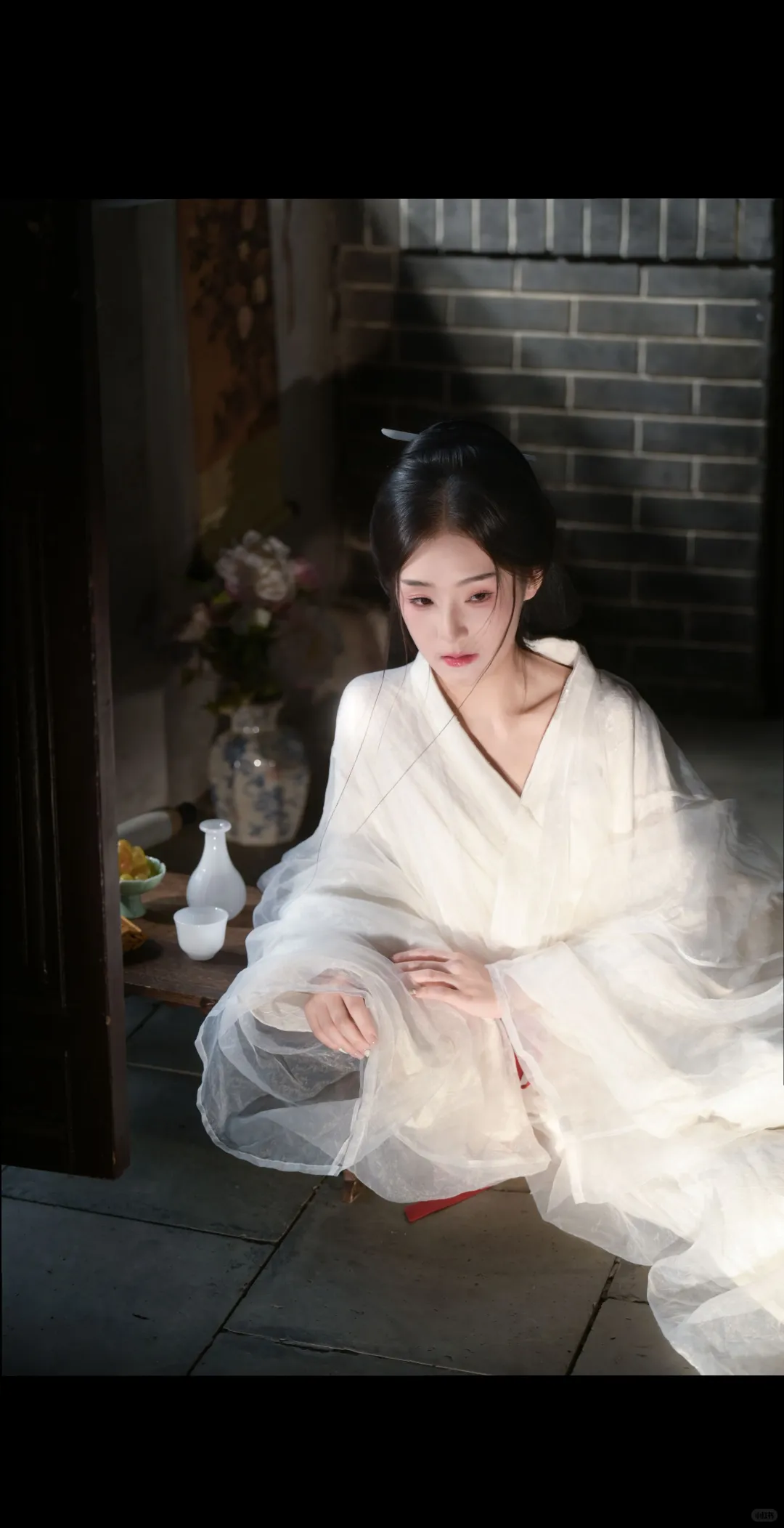 世事漫随流水，算来一梦浮生。