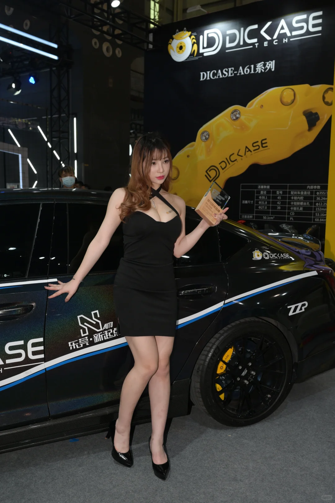 街拍美女——性感车模