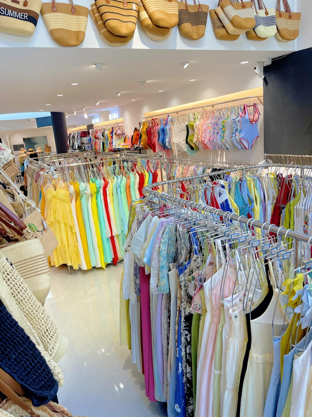 唯一缺点:泳装款式太多，挑花眼！！！