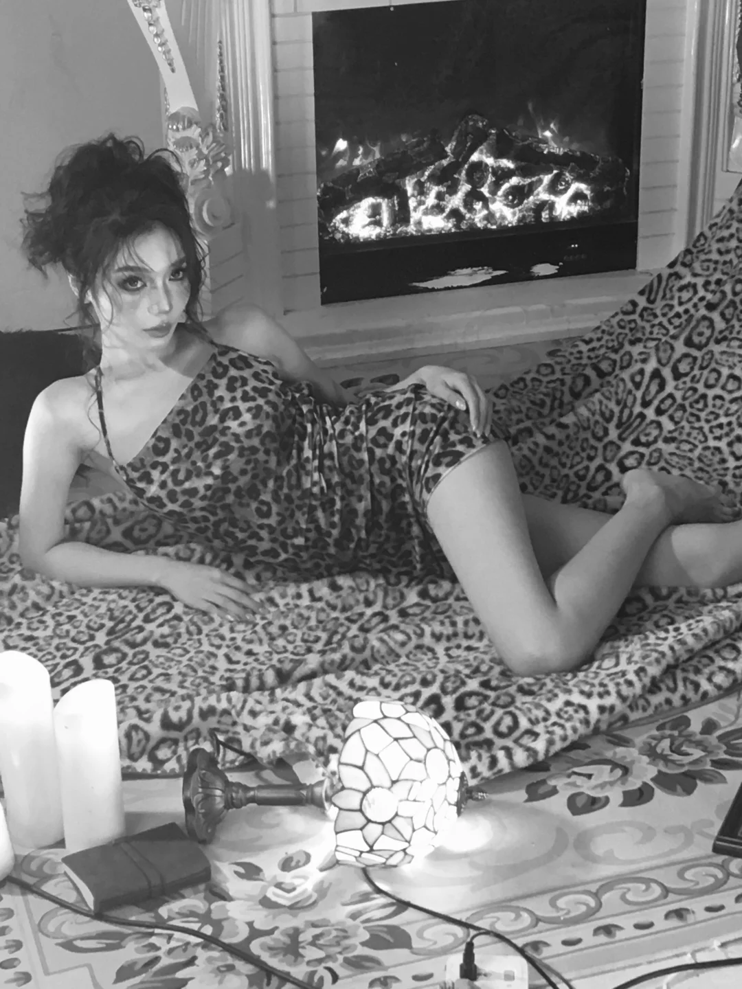 迷人的豹子女士向你问好| 感受夜晚的慵懒