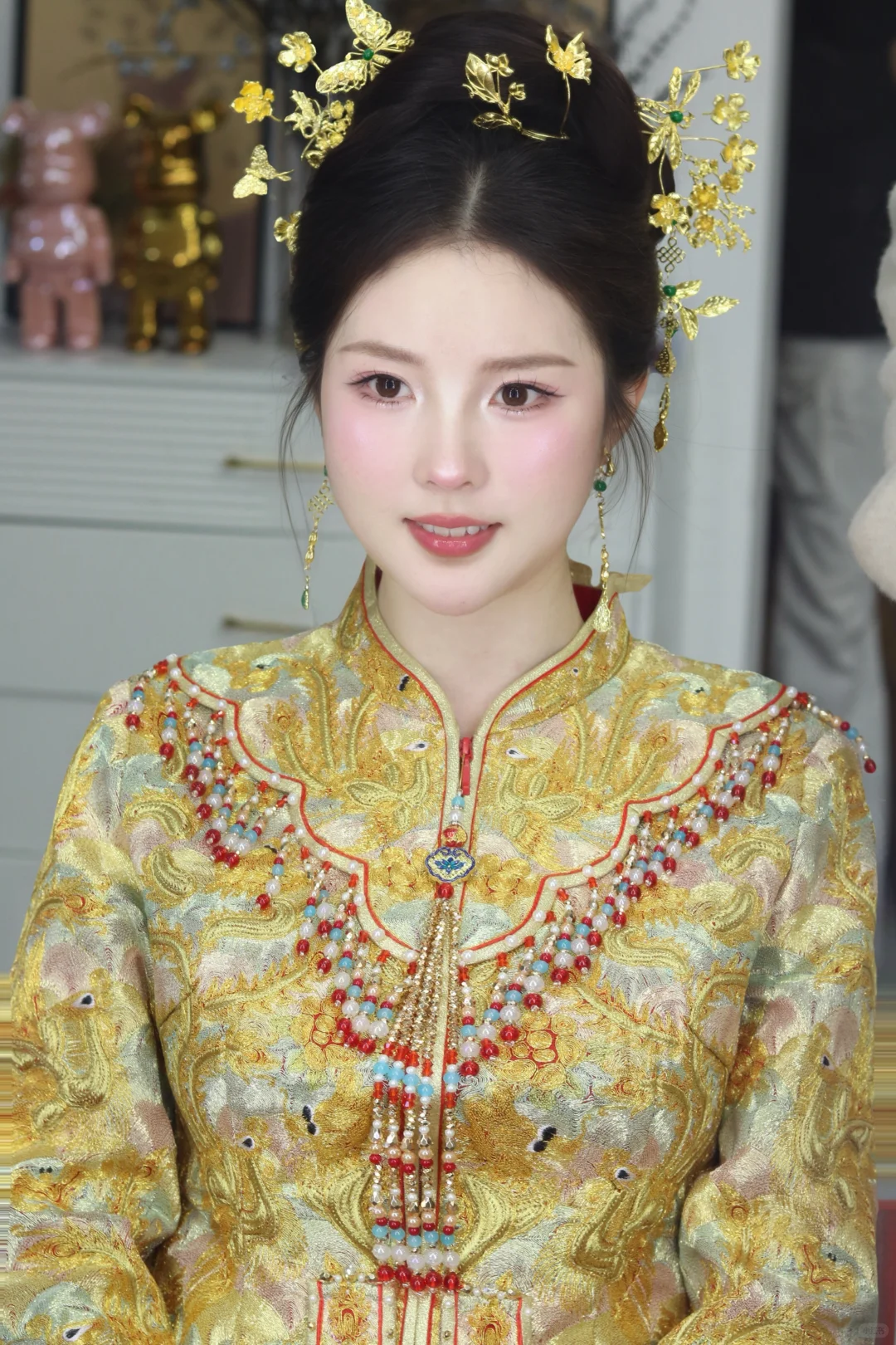 解锁方圆脸最优解：龙凤褂+高盘发+减龄妆