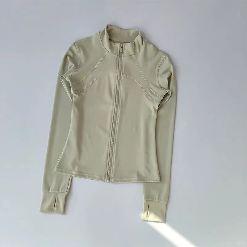 秋冬运动穿搭刚需｜这件加绒运动外套把我锁