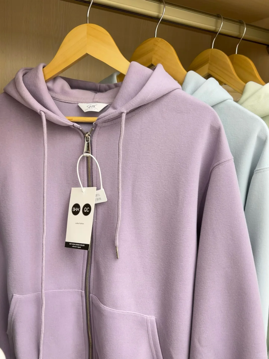 我爸厂里新做的卫衣外套，大家帮忙提提建议