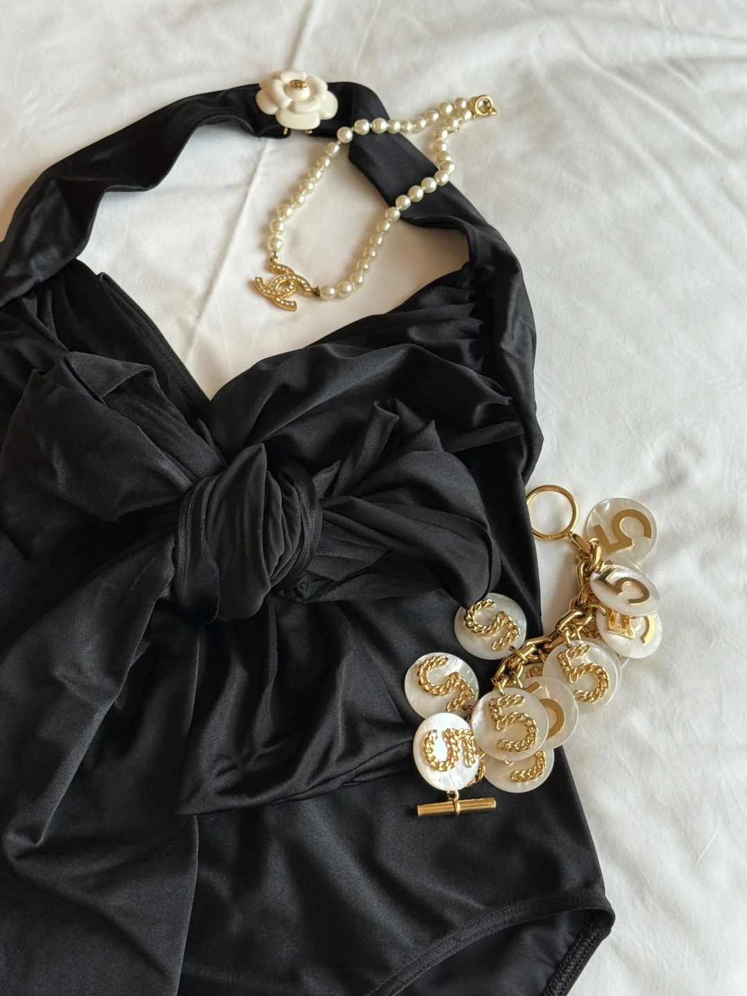 就应该多买泳衣呀🖤🤍🩷💙💜🧡💚