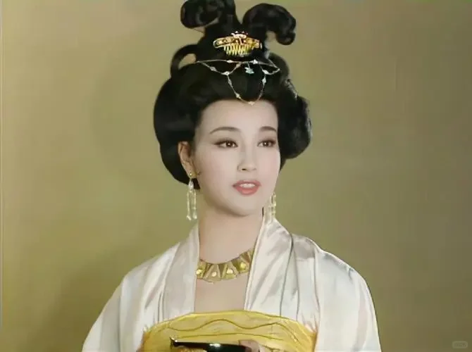 71岁刘晓庆演少女❗她为啥不肯服老？？