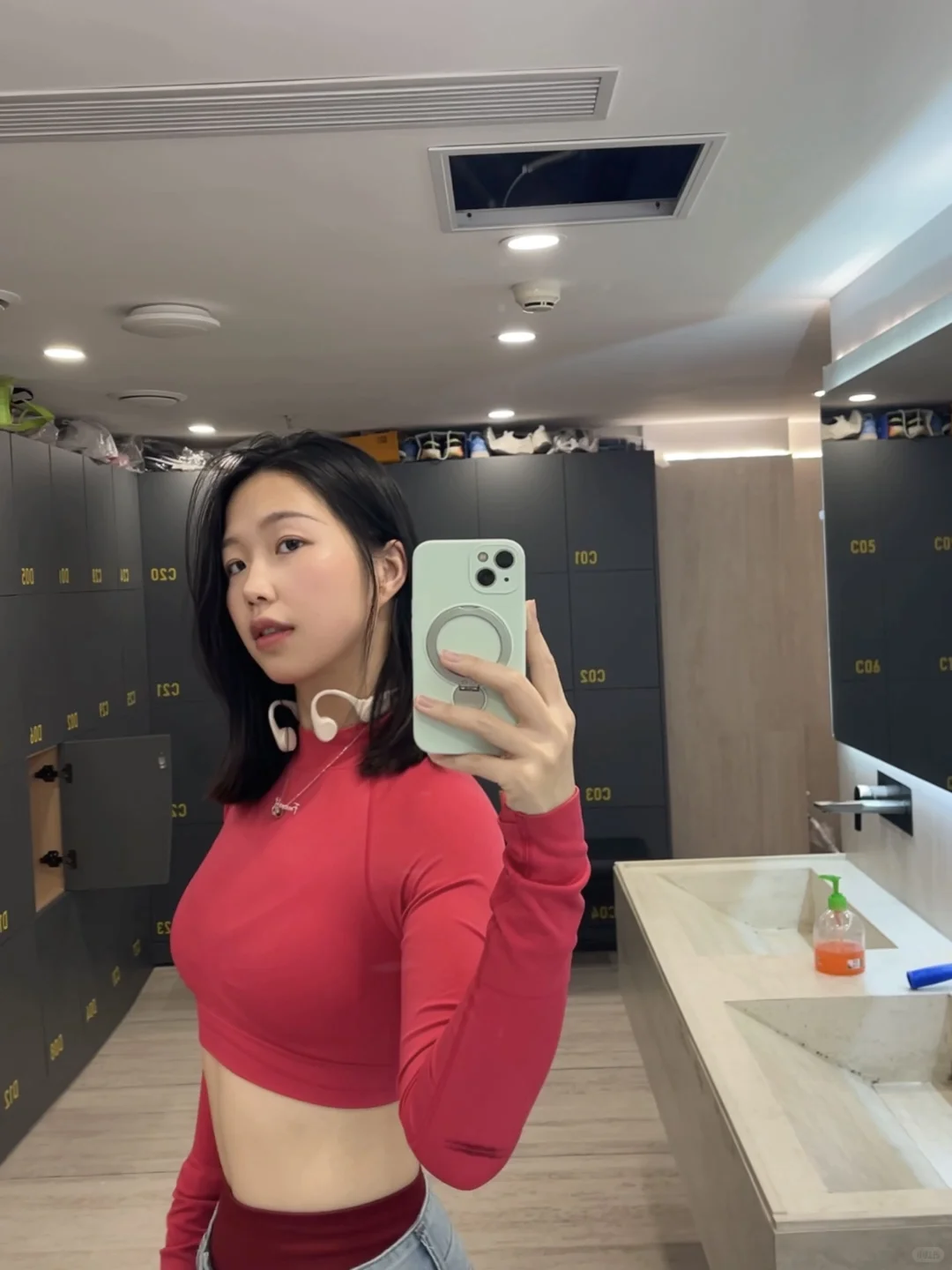 有力的线条和柔美的曲线并存