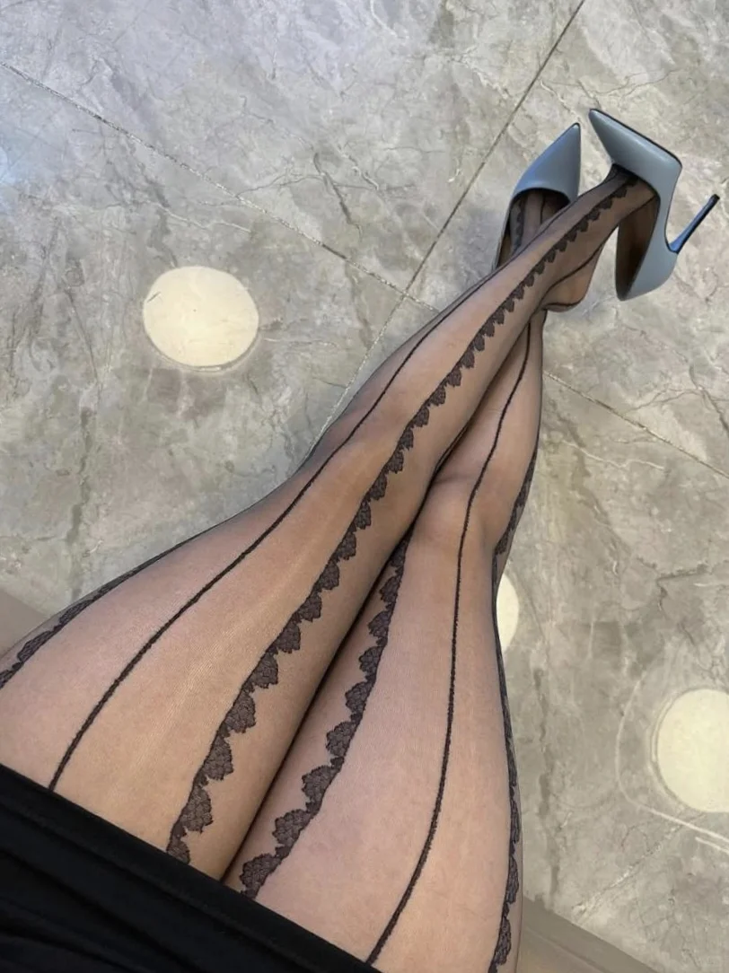 会发光的千鸟格美腿袜～～～