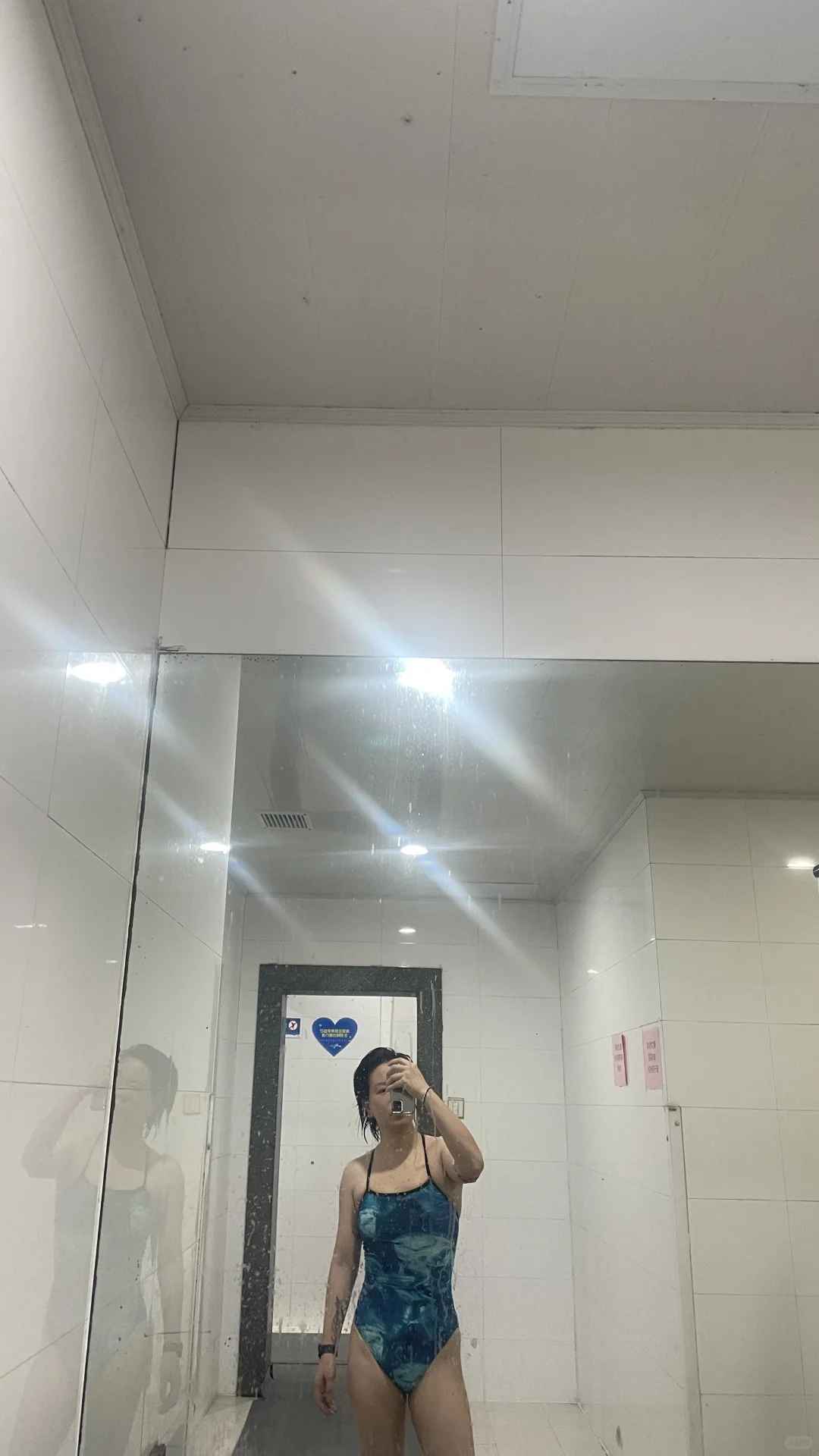 9月的泳池水清晰可见