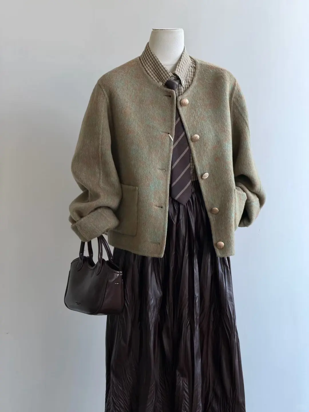 棕绿色穿搭🤎秋冬的复古氛围感好浓郁