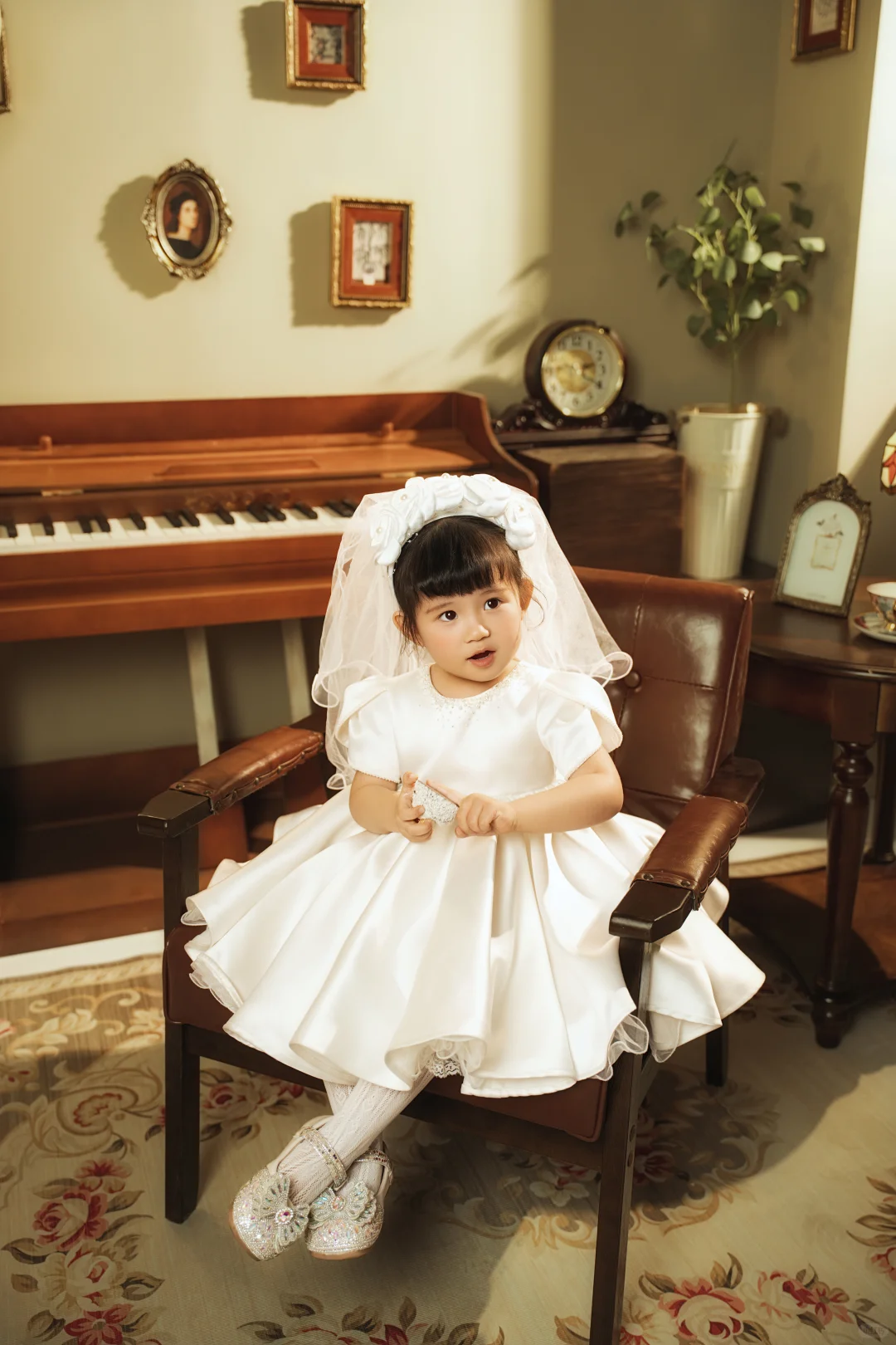 复古小婚纱💫女儿的法式复古写真太有氛围了