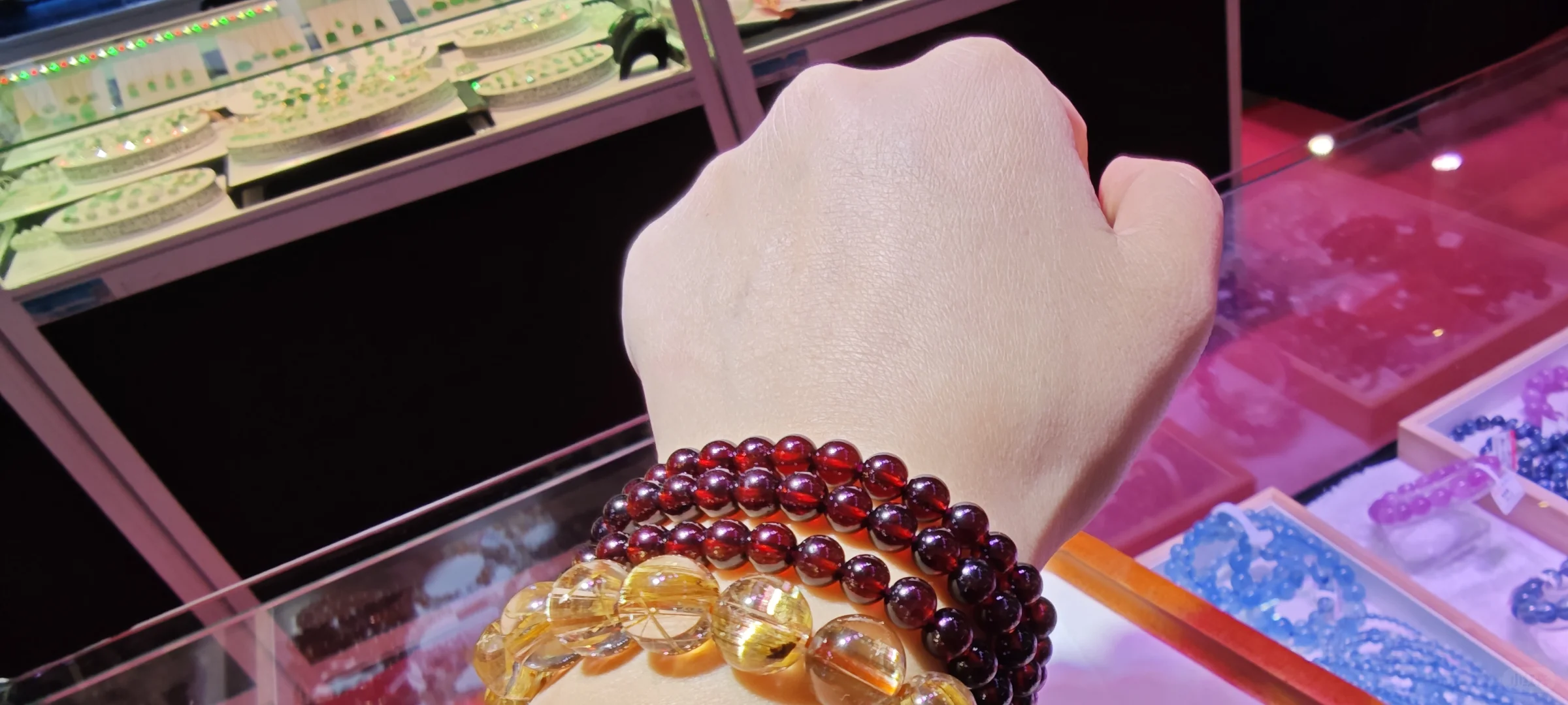 天然酒红石榴石