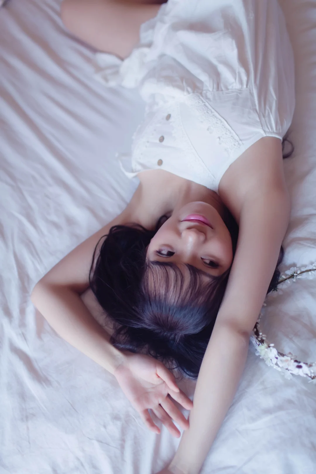 少女的夏日阳光午后