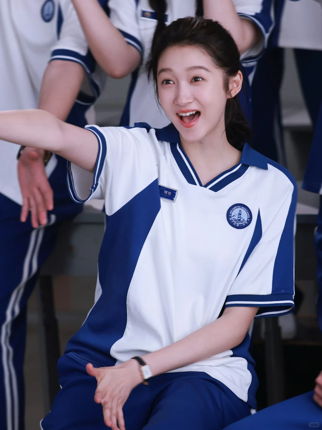 DW LookBook|关晓彤的青春女高校服穿搭秘籍