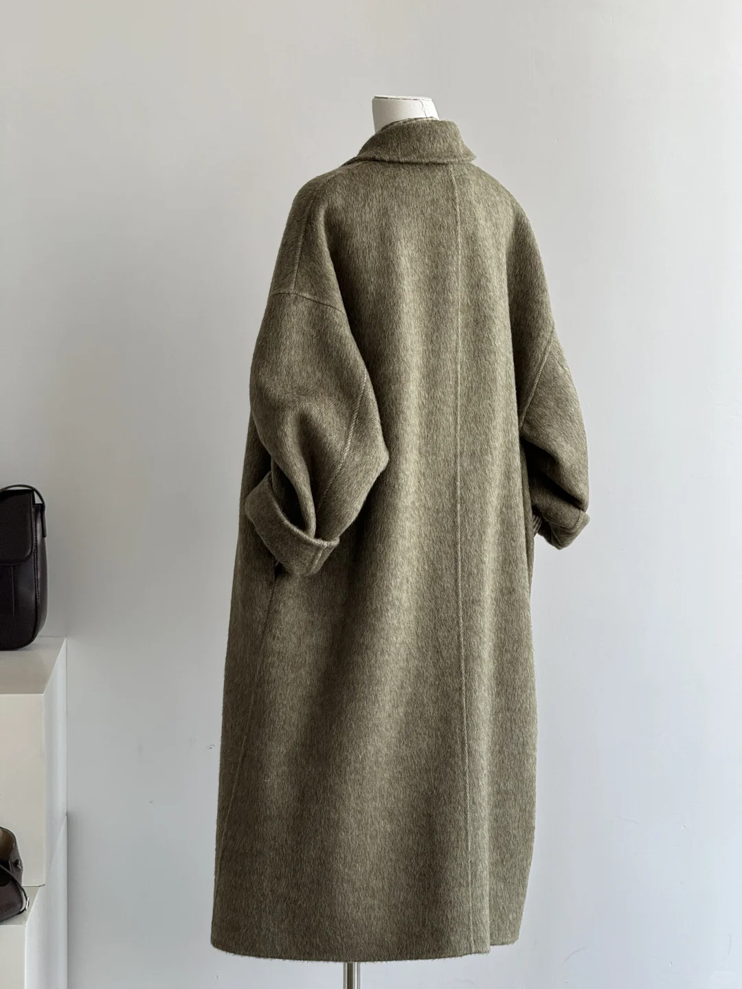 复古女孩必备的橄榄绿大衣🏈