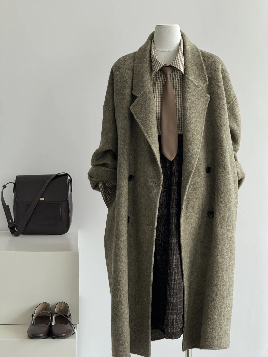 复古女孩必备的橄榄绿大衣🏈