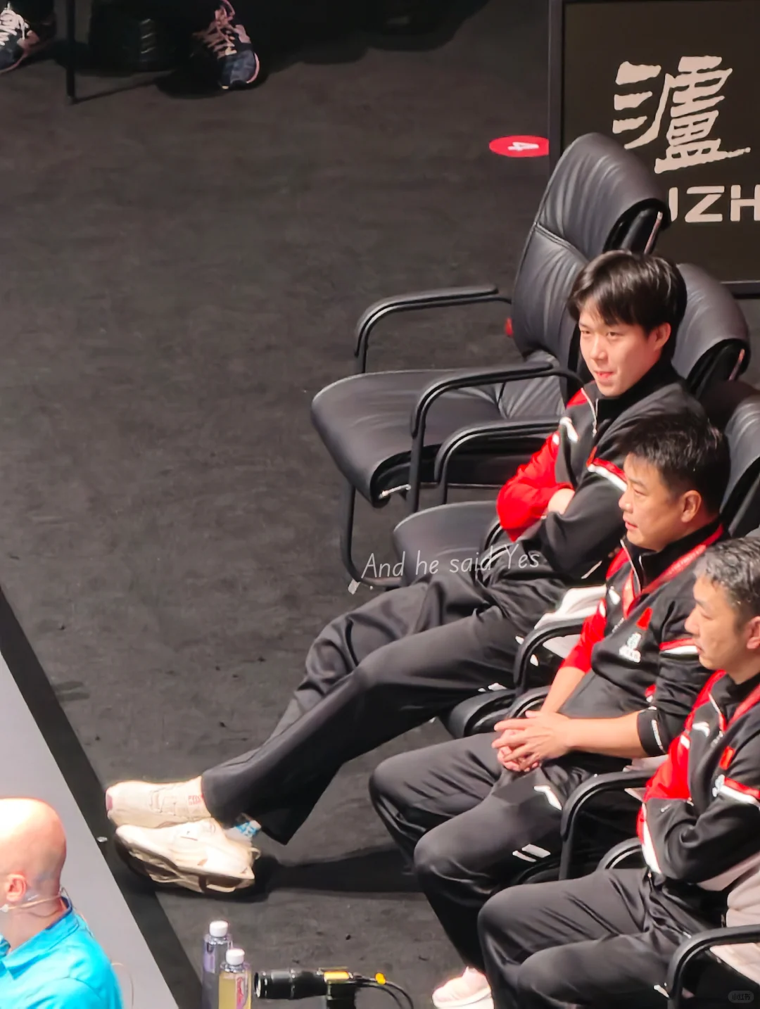 两个漂亮小孩儿