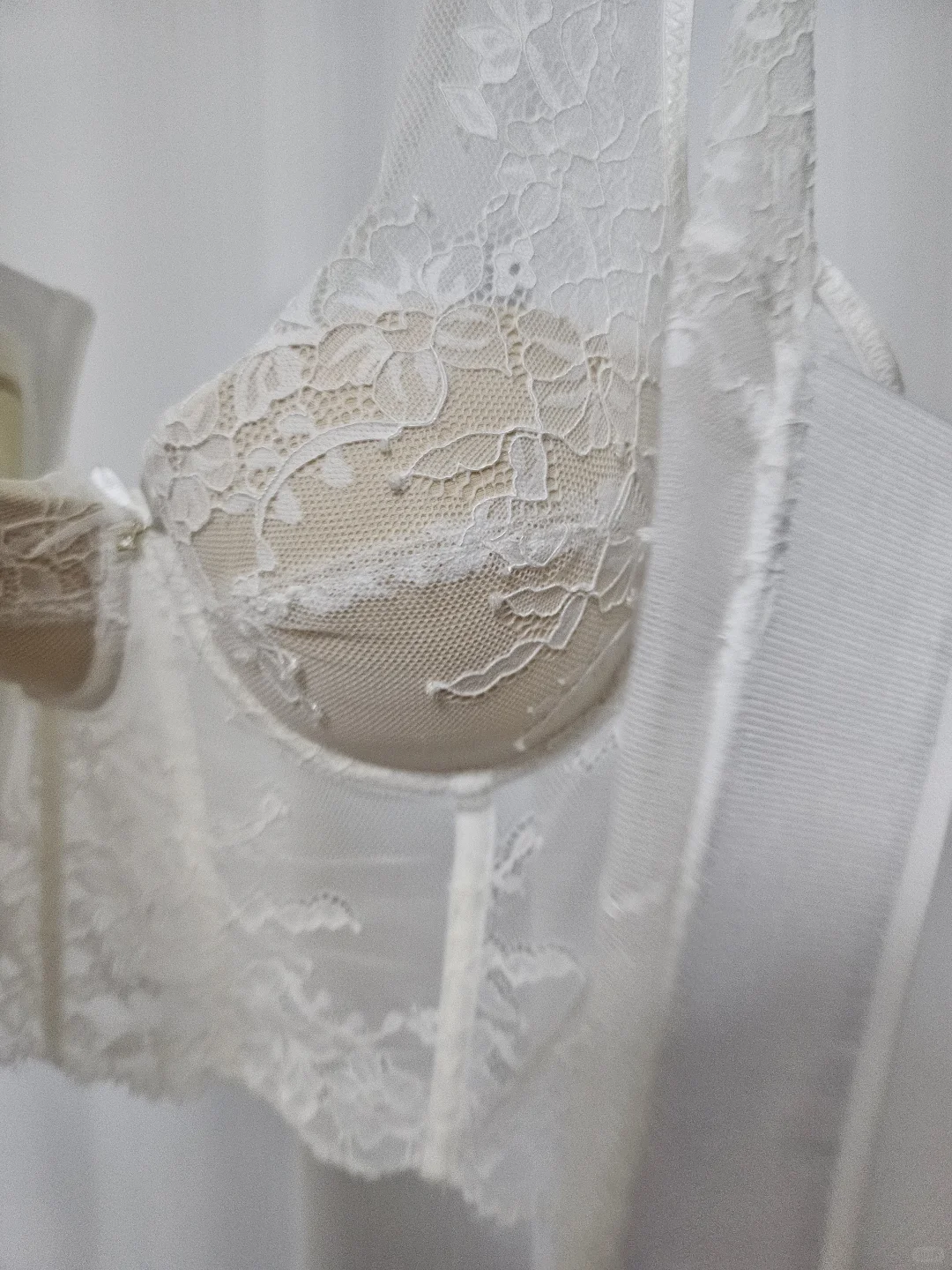 来啰来啰，适合辣妹的纯欲蕾丝鱼骨胸衣来啰