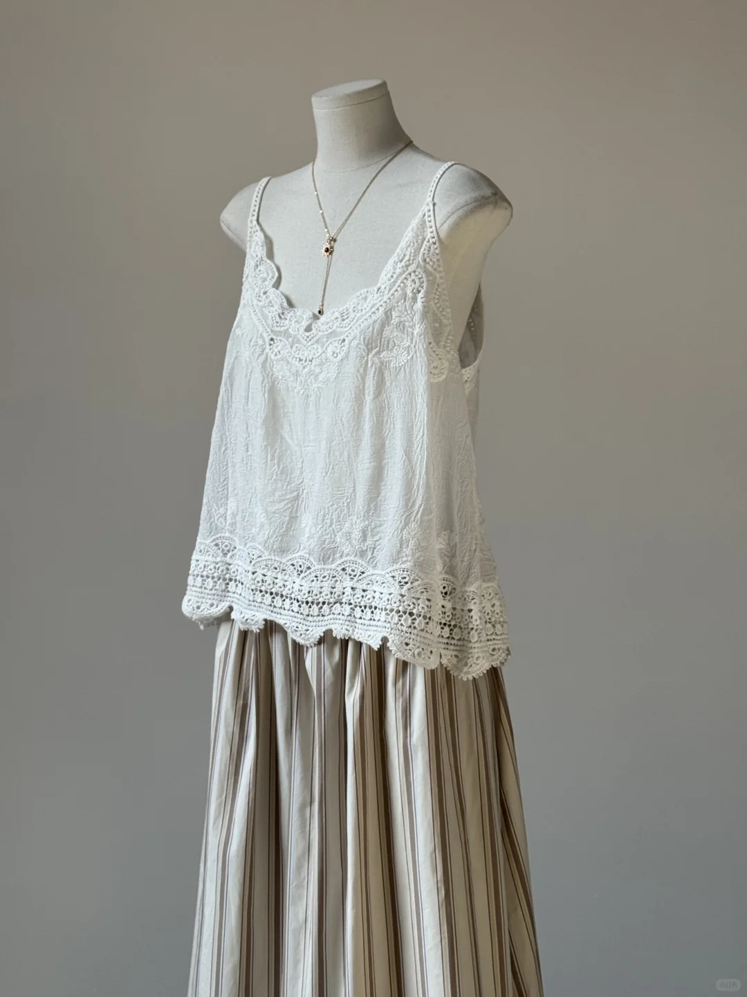 超级温柔慵懒风的蕾丝吊带穿搭~