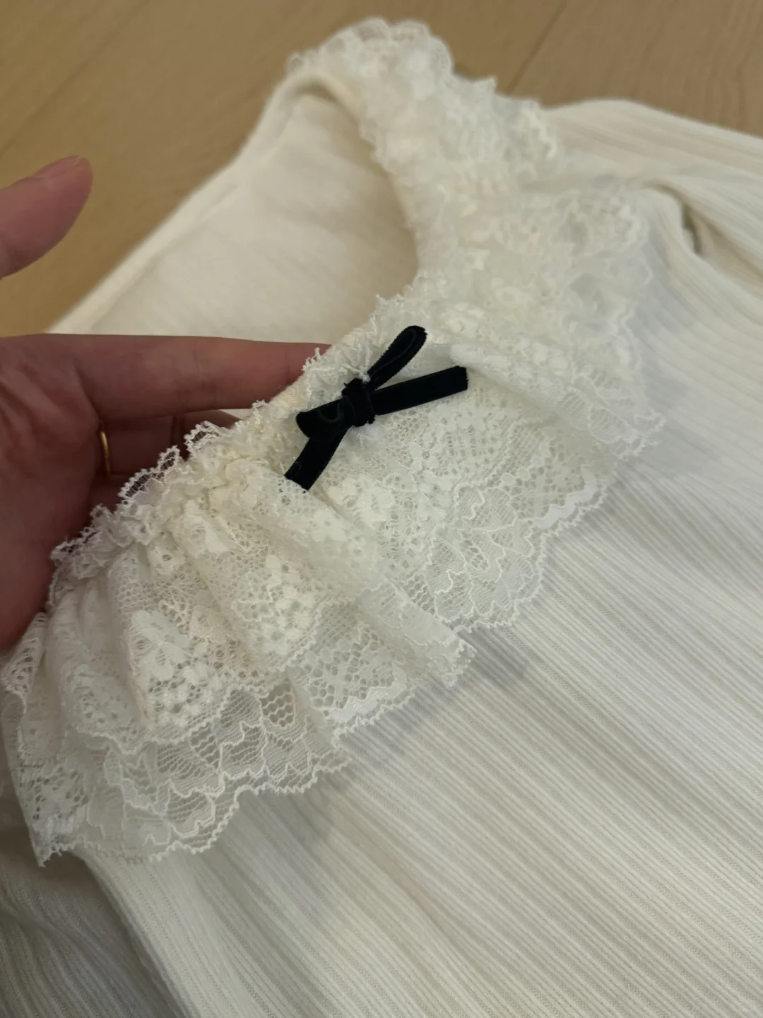 【皎皎初心】纯欲U领蕾丝tee