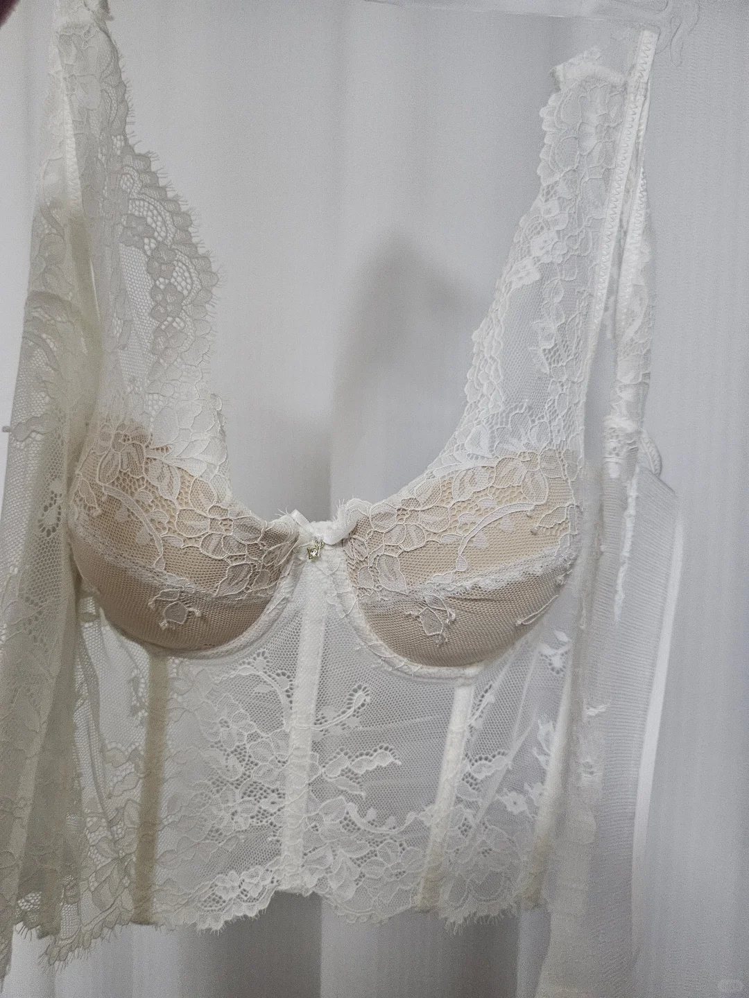 来啰来啰，适合辣妹的纯欲蕾丝鱼骨胸衣来啰