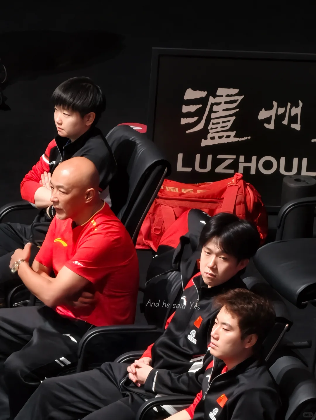 两个漂亮小孩儿