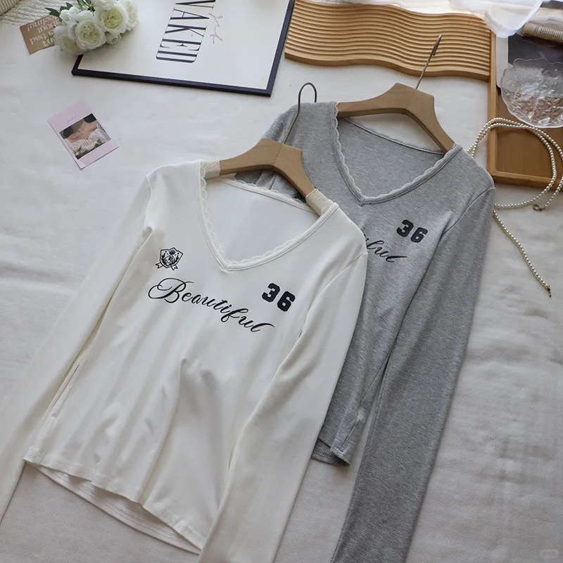 第一眼就被它温柔的蕾丝拼接设计吸引住了！*