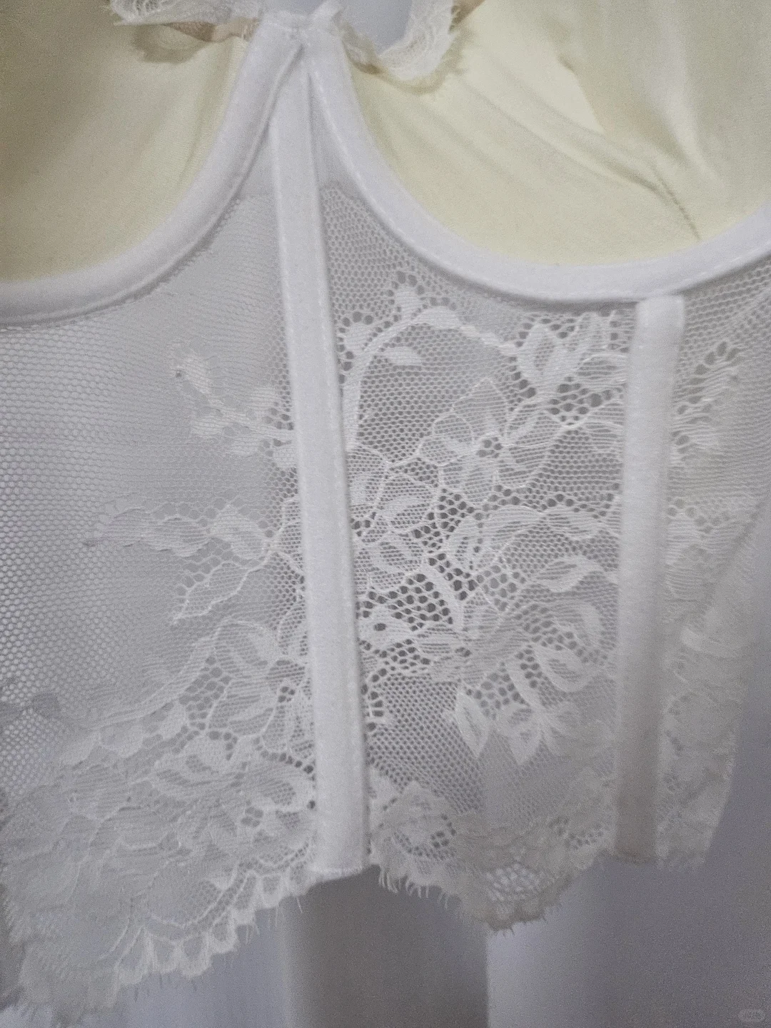 来啰来啰，适合辣妹的纯欲蕾丝鱼骨胸衣来啰