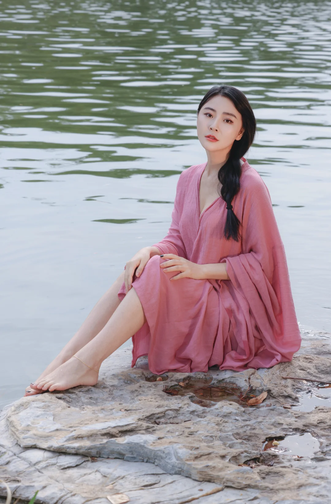 亚洲小姐全球总冠军，模特及演员-吴丹