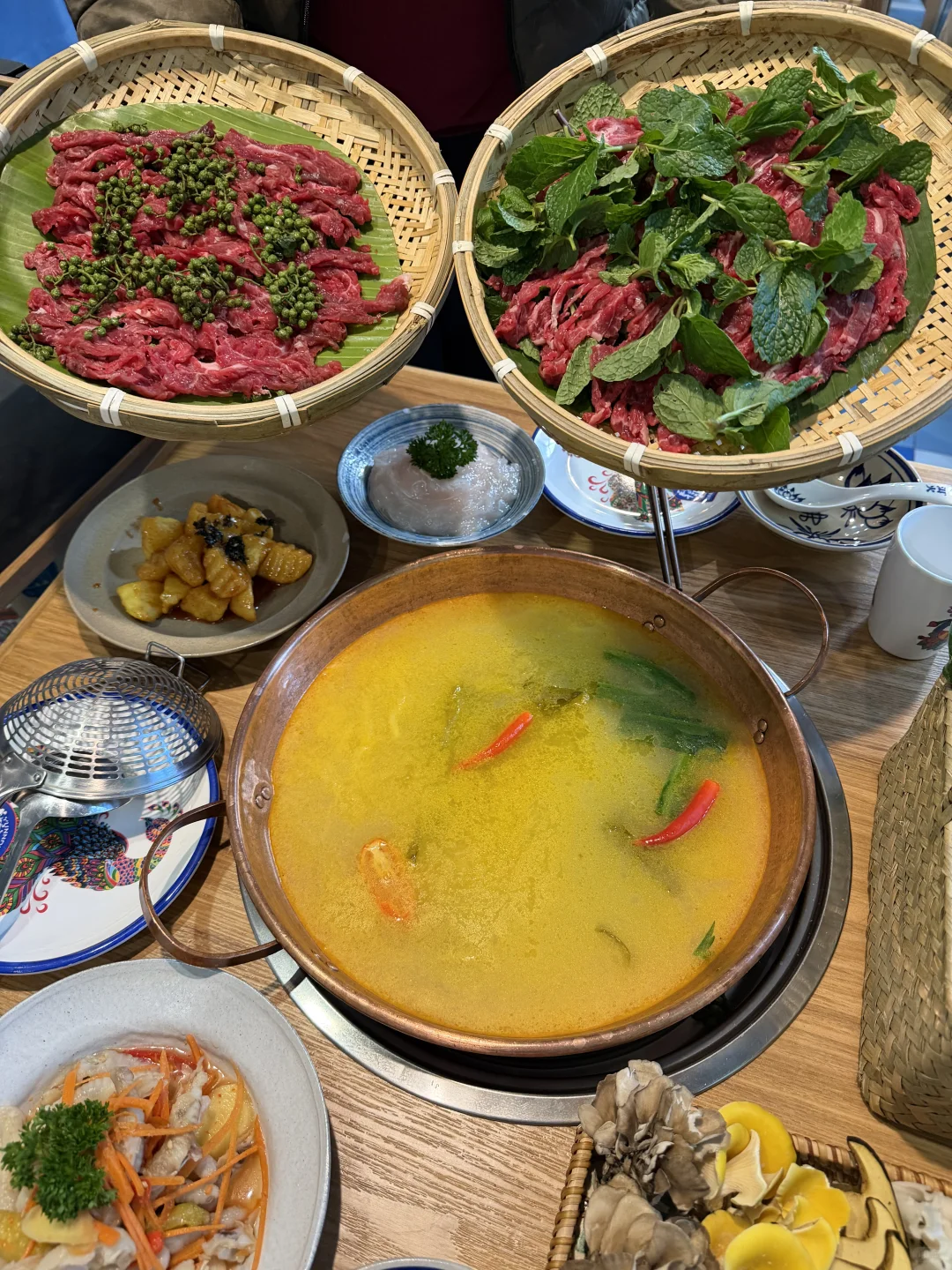 来这里吃一口酸菜火锅，一秒穿越云南！