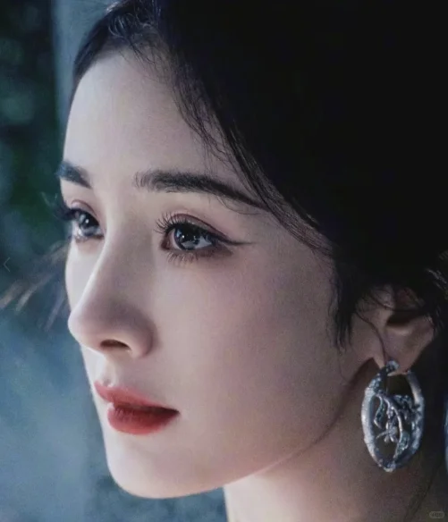 为什么说她的眼睛是狐系媚眼的天花板✨